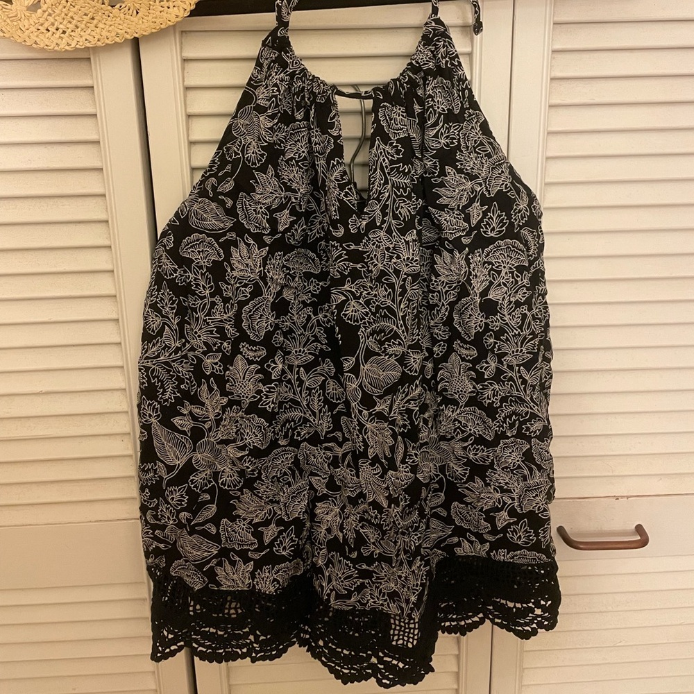 Adorable ROXY Boho Floral Print Halter With Crochet Lace Detail Top!